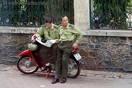 military-men-n-motorcycle.jpg