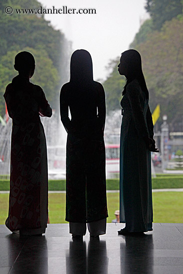 three-women-sil-1.jpg