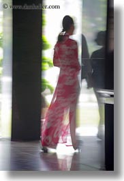 images/Asia/Vietnam/Saigon/People/woman-in-pink-dress-2.jpg