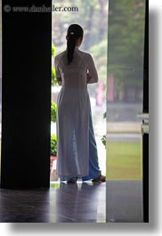 images/Asia/Vietnam/Saigon/People/woman-in-white-dress-4.jpg