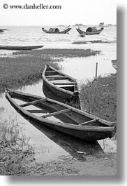 images/Asia/Vietnam/Village/BW/boats-in-water-bw.jpg