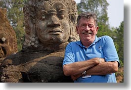 images/Asia/Vietnam/WtPeople/MaxHolland/max-n-statue-3.jpg