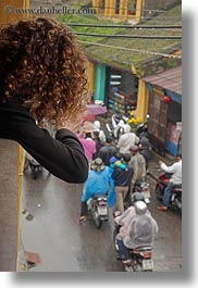 images/Asia/Vietnam/WtPeople/RalphEliana/eliana-taking-pictures-2.jpg