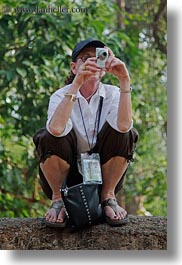 images/Asia/Vietnam/WtPeople/RalphEliana/eliana-taking-pictures-3.jpg