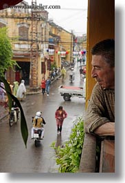images/Asia/Vietnam/WtPeople/RichardLynn/richard-looking-at-busy-street.jpg