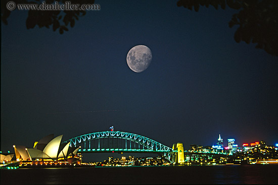 bridge-n-moon-opera_house-02.jpg