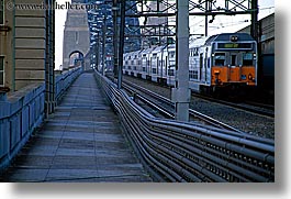 images/Australia/Sydney/HarborBridge/train-on-bridge.jpg