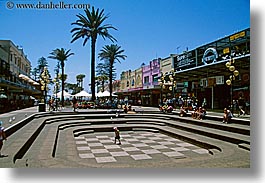 images/Australia/Sydney/ManlyBeach/chessboard-n-stores.jpg