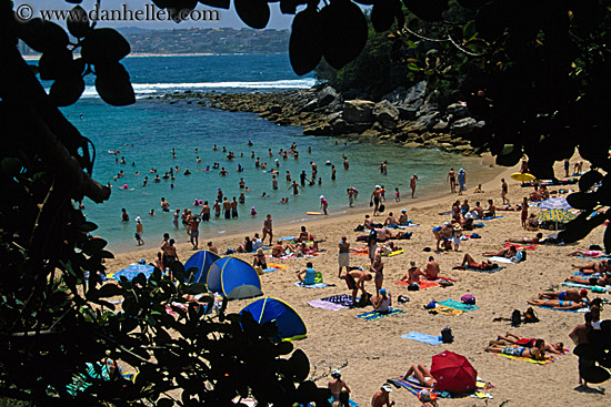 crowded-beach-02.jpg