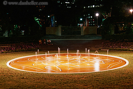 artsy-water-fountain-nite.jpg