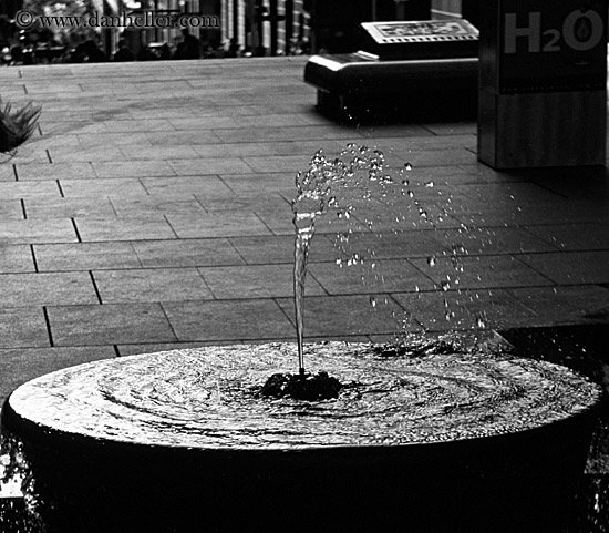 bw-water_fountain-2.jpg