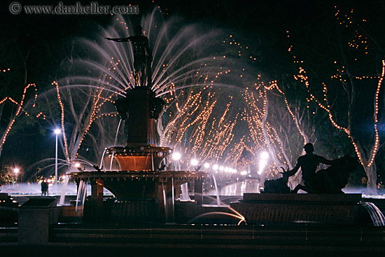 fountains-lights-nite-02.jpg