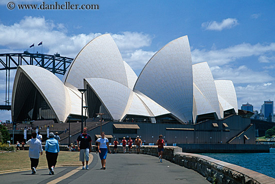 pedestrians-n-opera_house-01.jpg