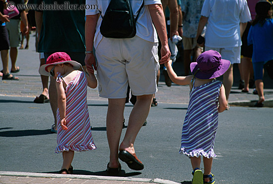 cute-children-in-colorful-hats-1.jpg