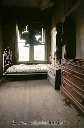 bedroom01.jpg