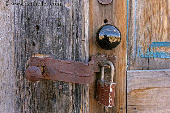 door-knob-1.jpg