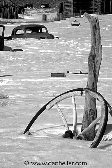 snow-wheelpost-bw.jpg