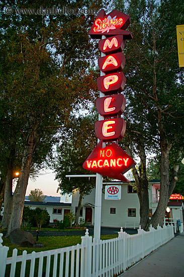 silver-maple-hotel-sign-2.jpg
