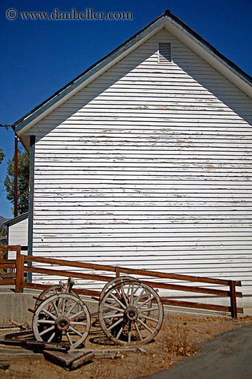 wooden-wheels-n-barn.jpg