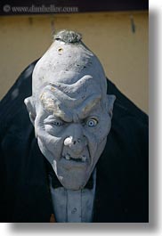 images/California/Capitola/Misc/funny-monster-mannequin-02.jpg