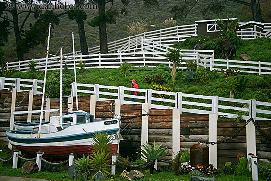 boat-n-white-fence-01.jpg