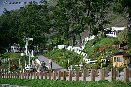 boat-n-white-fence-03.jpg