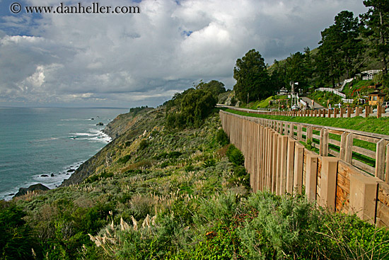 retaining-wall-n-ocean.jpg