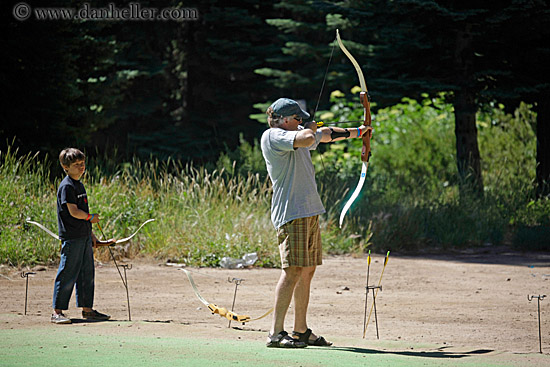 man-w-archery-bow-n-arrow-5.jpg