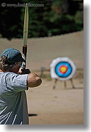 images/California/KingsCanyon/Archery/man-w-archery-bow-n-arrow-6.jpg
