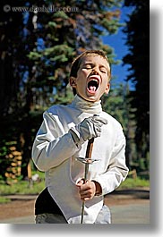 images/California/KingsCanyon/Kids/boy-singing-into-sword-1.jpg