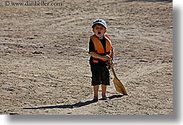images/California/KingsCanyon/Kids/jack-crying-w-canoe-paddle-on-beach.jpg