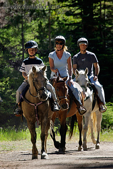 family-on-horses-3.jpg