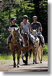 images/California/KingsCanyon/Misc/family-on-horses-3.jpg