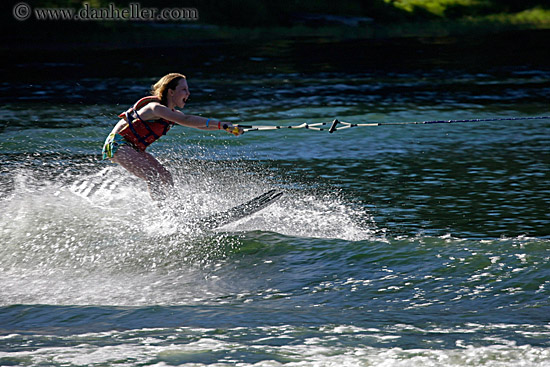 emma-waterskiing-4.jpg