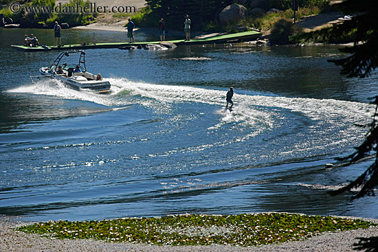 waterskiing.jpg