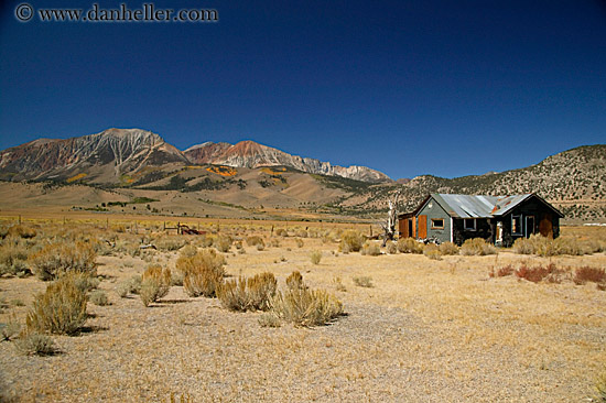 old-barn-n-mtns-3.jpg