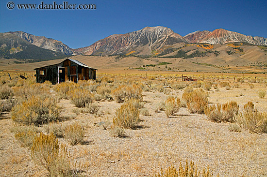 old-barn-n-mtns-4.jpg