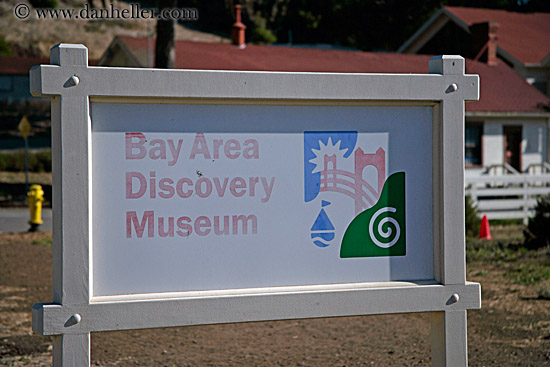 discovery-museum-sign-2.jpg