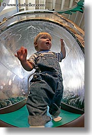 images/California/Marin/DiscoveryMuseum/toddler-in-water-tunnel-2.jpg
