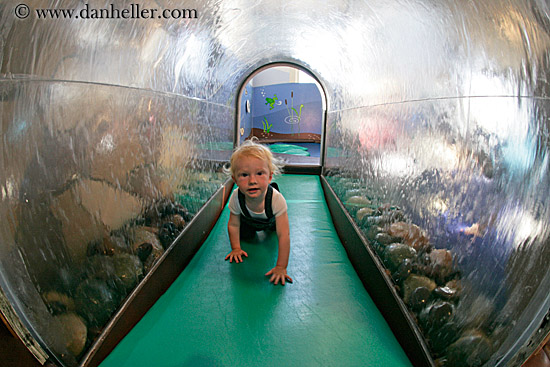 toddler-in-water-tunnel-5.jpg