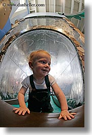 images/California/Marin/DiscoveryMuseum/toddler-in-water-tunnel-6.jpg