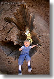 images/California/Marin/DiscoveryMuseum/toddler-playing-in-log-2.jpg