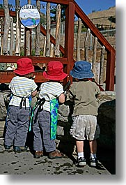 images/California/Marin/DiscoveryMuseum/toddlers-playing-01.jpg
