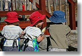 images/California/Marin/DiscoveryMuseum/toddlers-playing-02.jpg