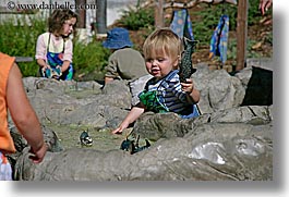 images/California/Marin/DiscoveryMuseum/toddlers-playing-06.jpg