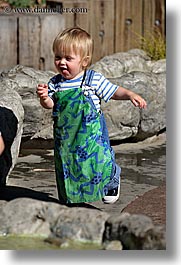images/California/Marin/DiscoveryMuseum/toddlers-playing-07.jpg