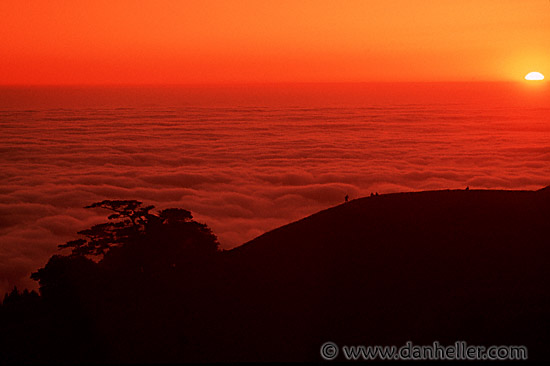 mont-pine-hikers-sunset.jpg