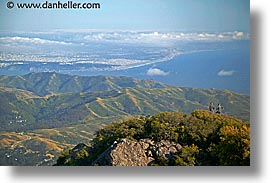 images/California/Marin/Headlands/hikers-viewing-scenery-1.jpg