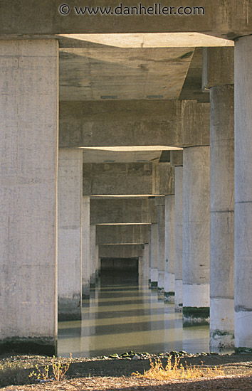 hwy-pillars-01.jpg