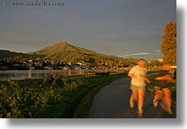 images/California/Marin/MountTam/mt_tam-n-runners.jpg